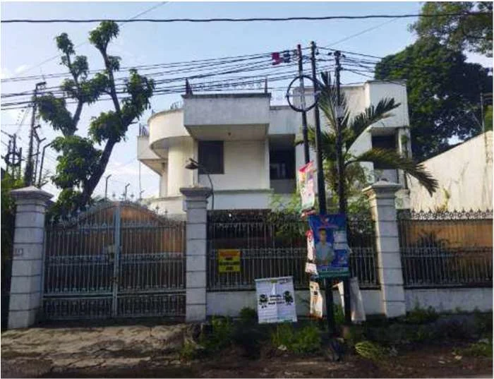 Rumah lelang Surakarta