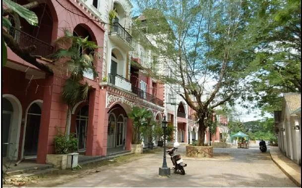 Rumah Strategis Boulevard Raya Medan, Aset Lelang Pilihan! foto 2